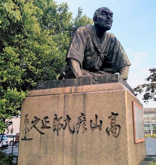 Hikokuro Takayama Statue景点图片