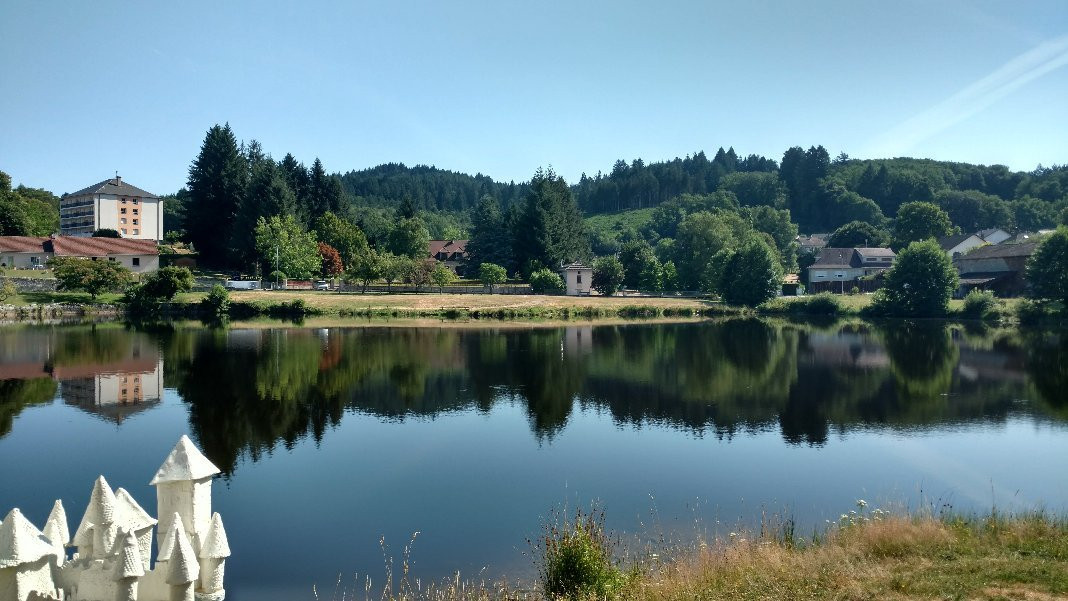 VVF Château sur la Vienne Lac de Vassivière主图