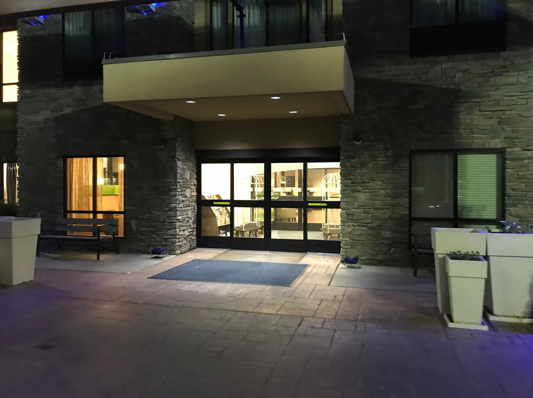 贝尔格莱德智选假日套房酒店主图