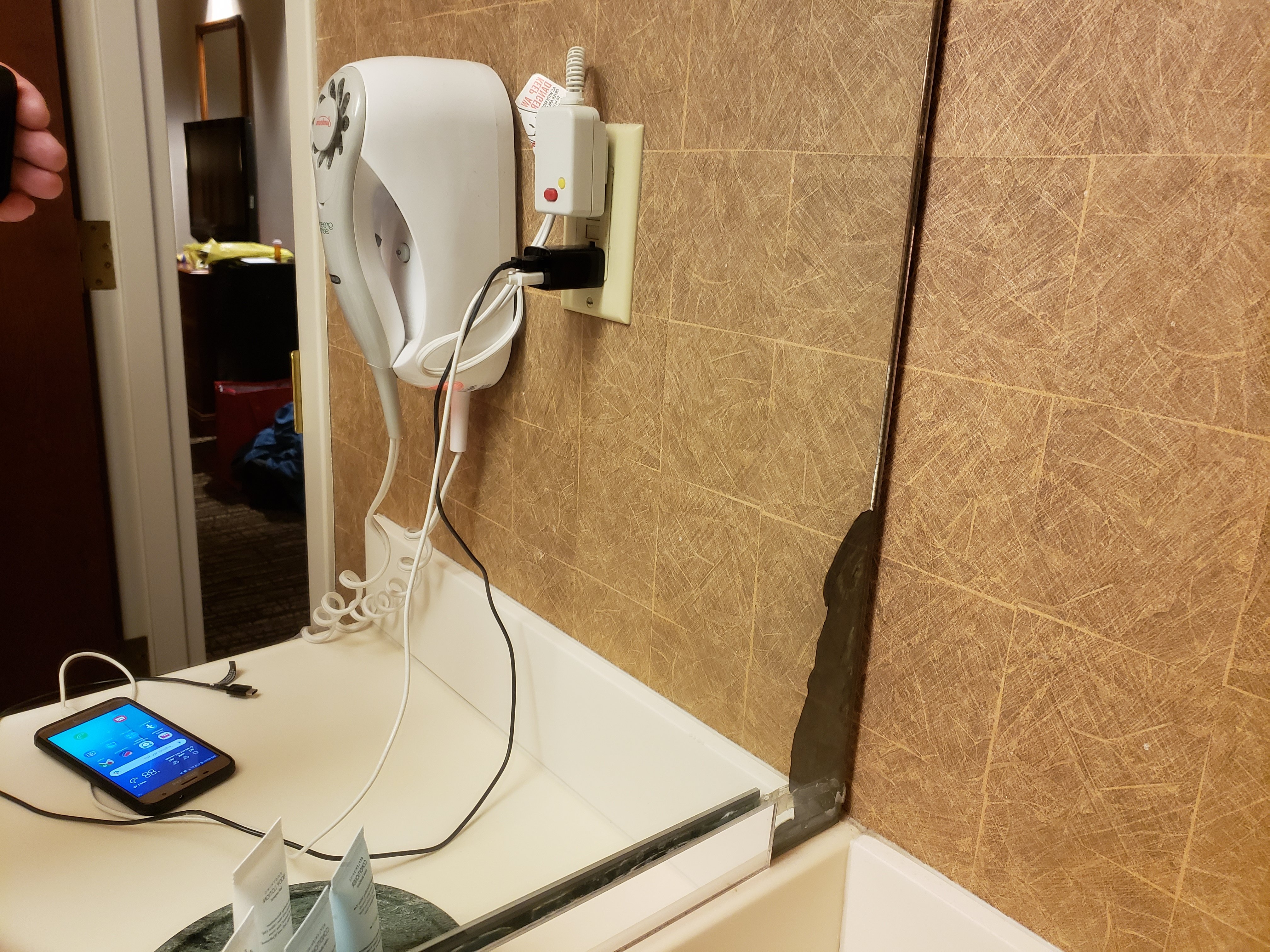 Hotel Topeka at City Center-浴室