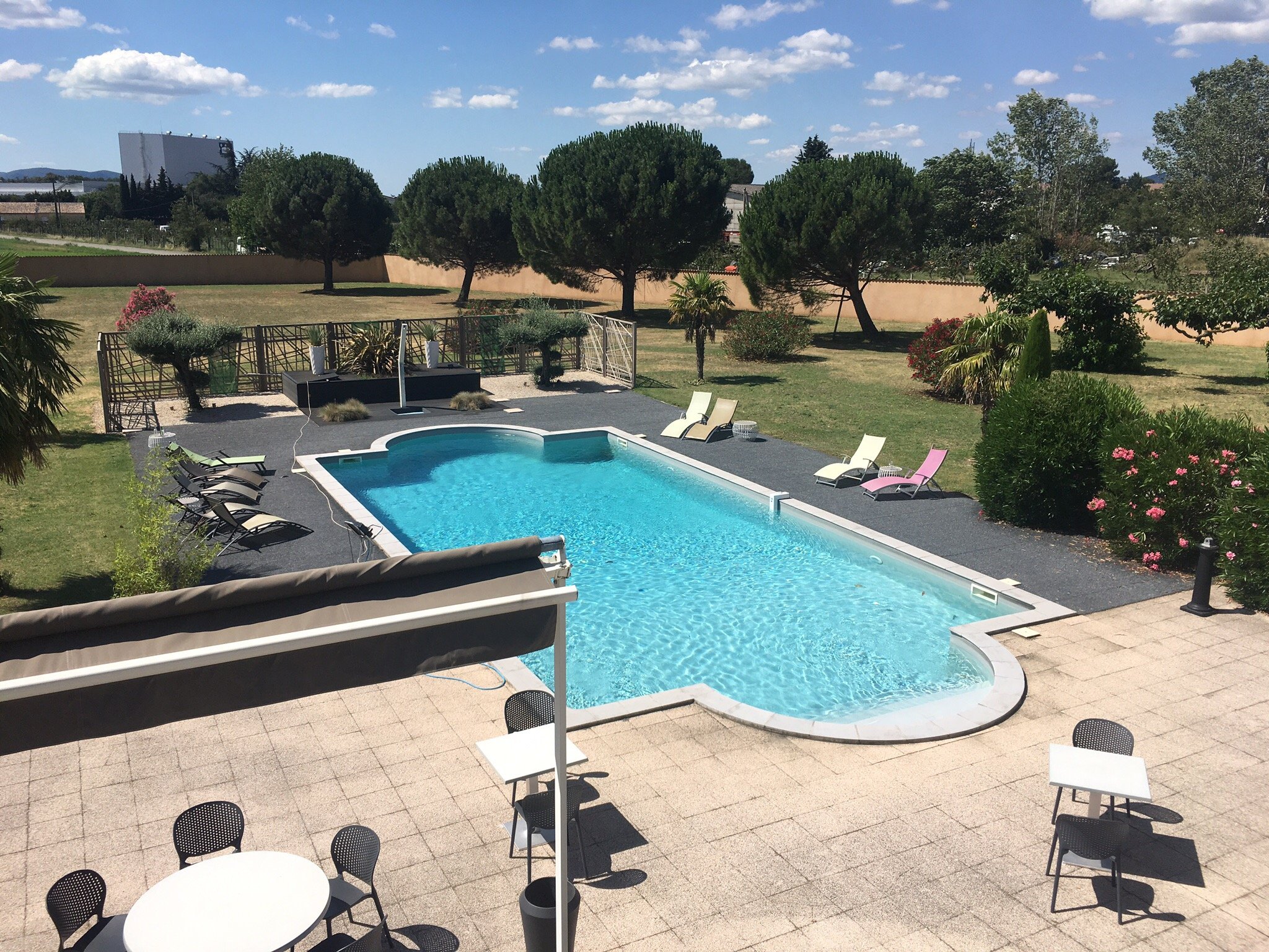 Sous Les Pins-官方
