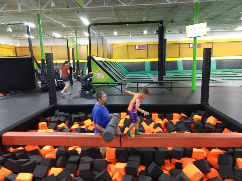 Sky Zone Trampoline Park-美特尔海滩必去景点