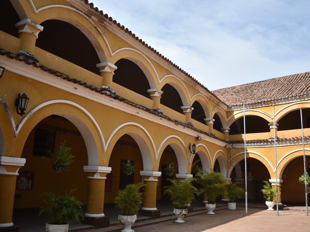 Colegio Nacional Pinillos-蒙波斯必去景点