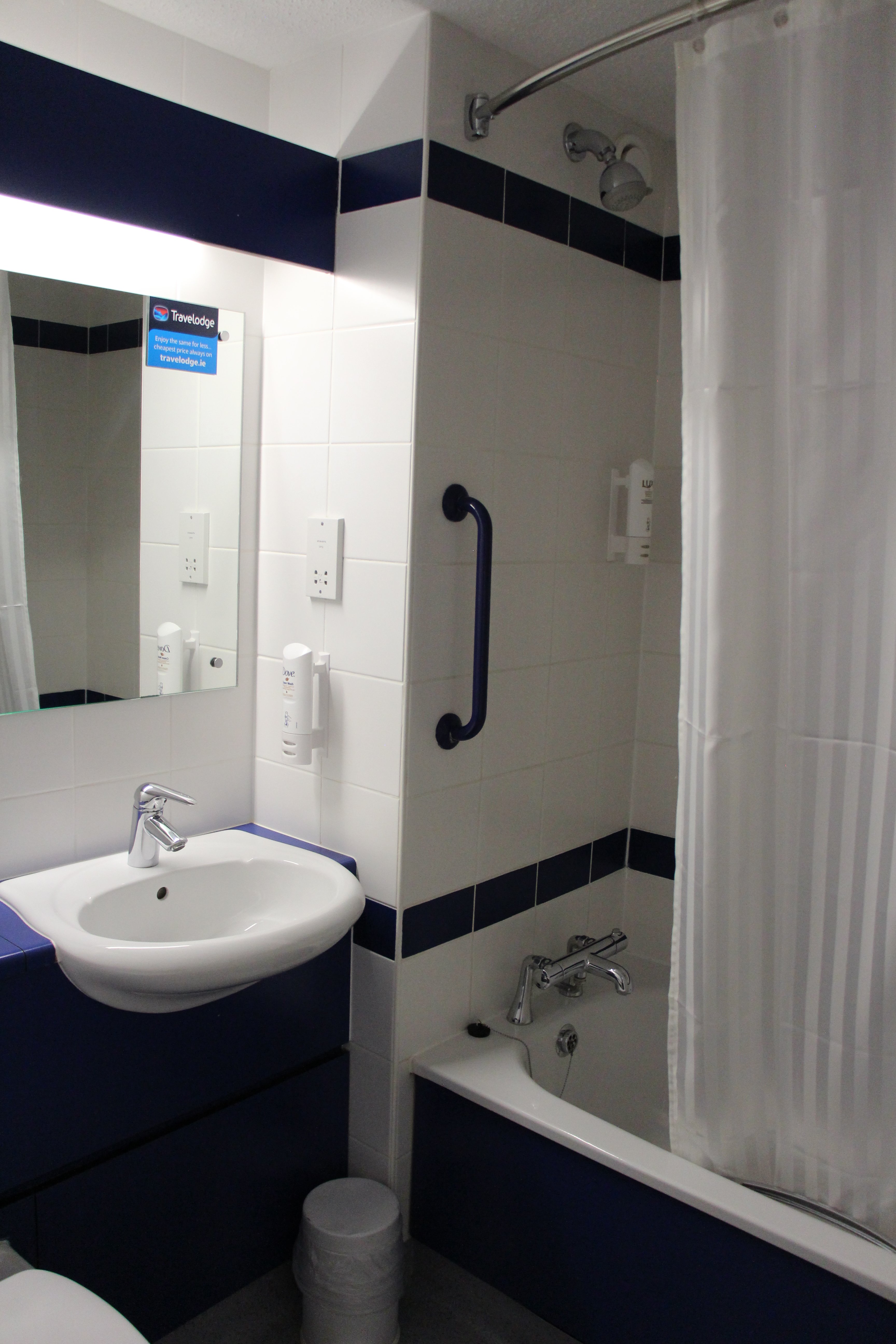 Travelodge Plus Galway-浴室