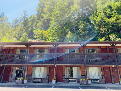 The Occidental Lodge主图