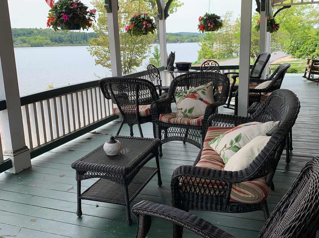 The Lake House at Ferry Point主图