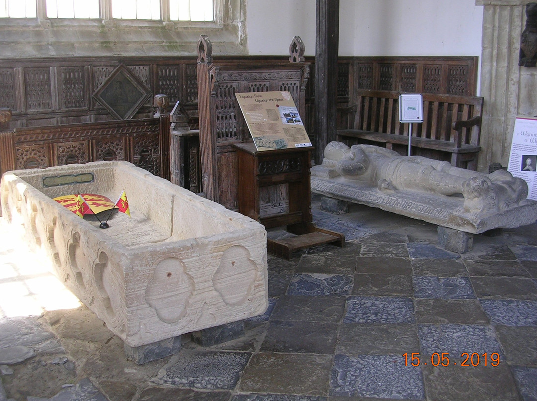 St Grwst Church景点图片