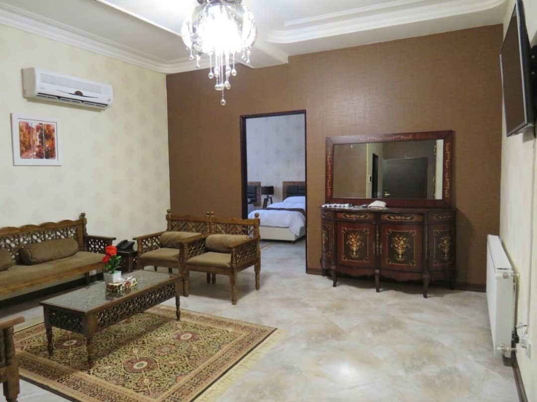 Kourosh Hotel
