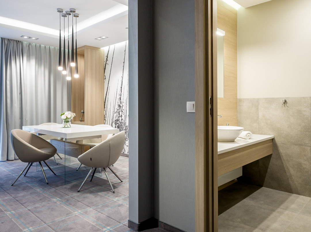 Hotel & Restaurant REN主图