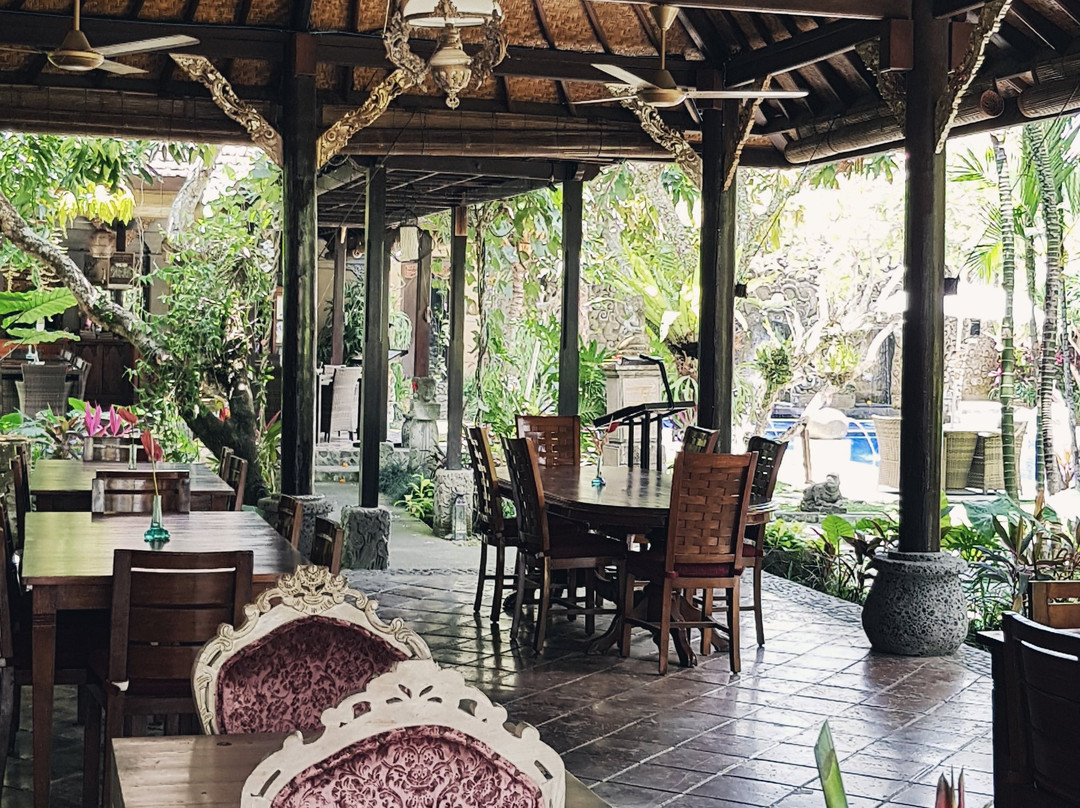 湿地边缘温泉别墅酒店主图