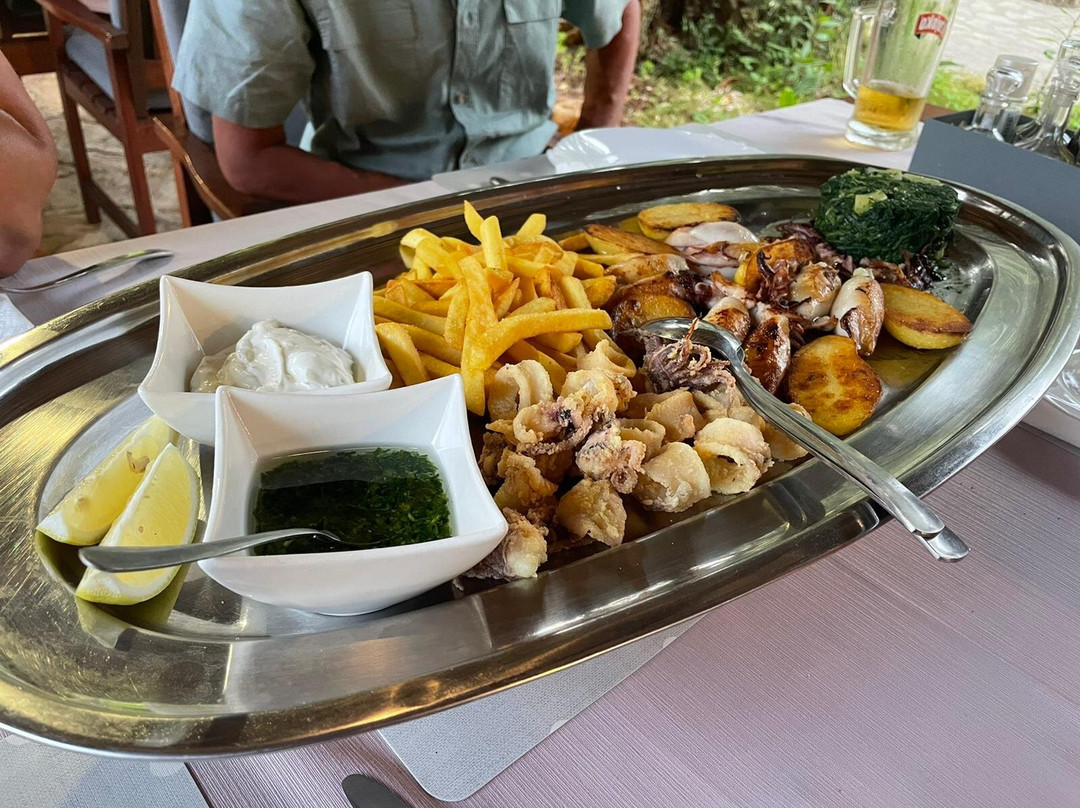 Dinoena Gostonia Pizeria