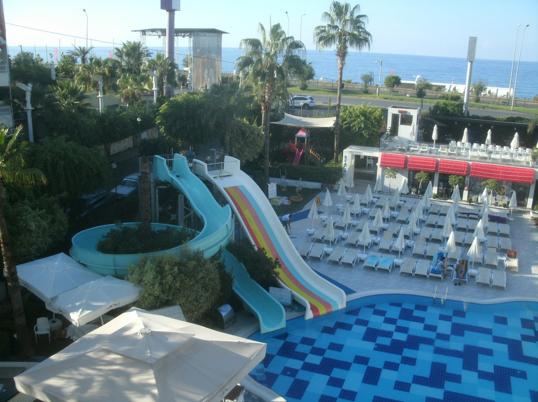 White City Beach Hotel主图