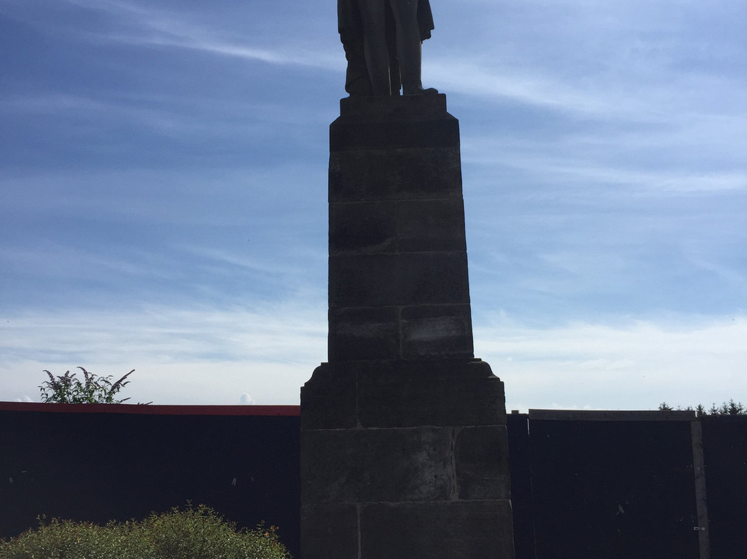 D.M.M. Crichton Statue-库珀必去景点