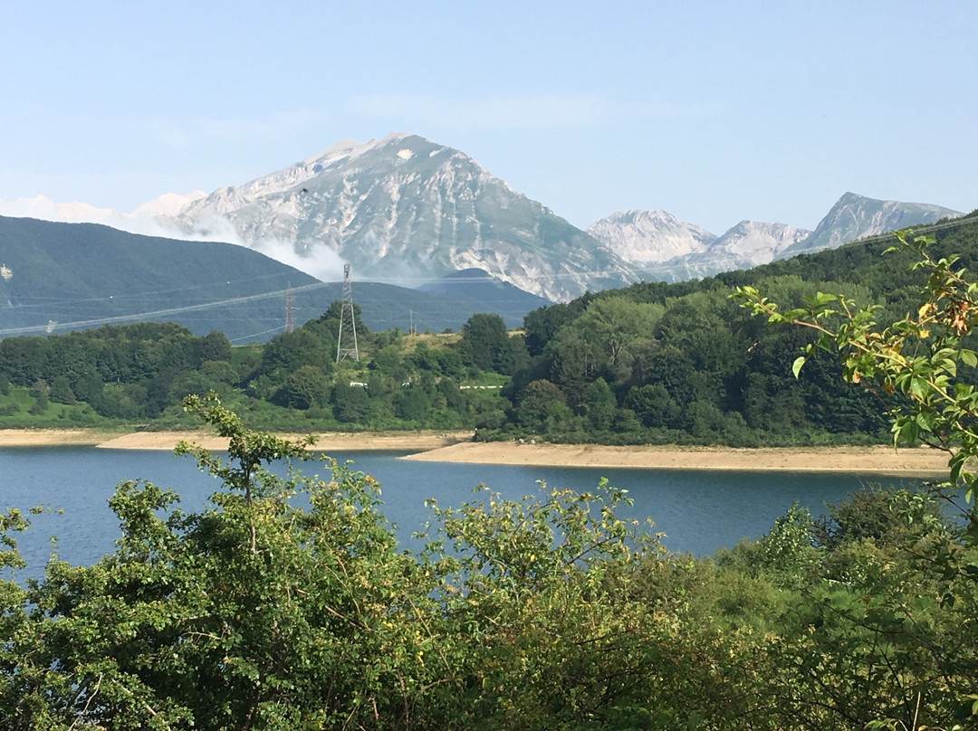 Lago Di Campotosto景点图片