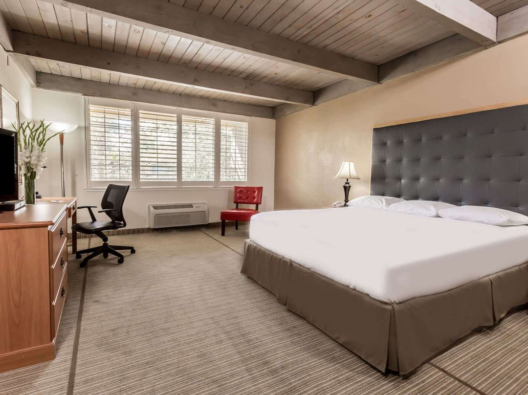 戴维斯戴斯酒店主图