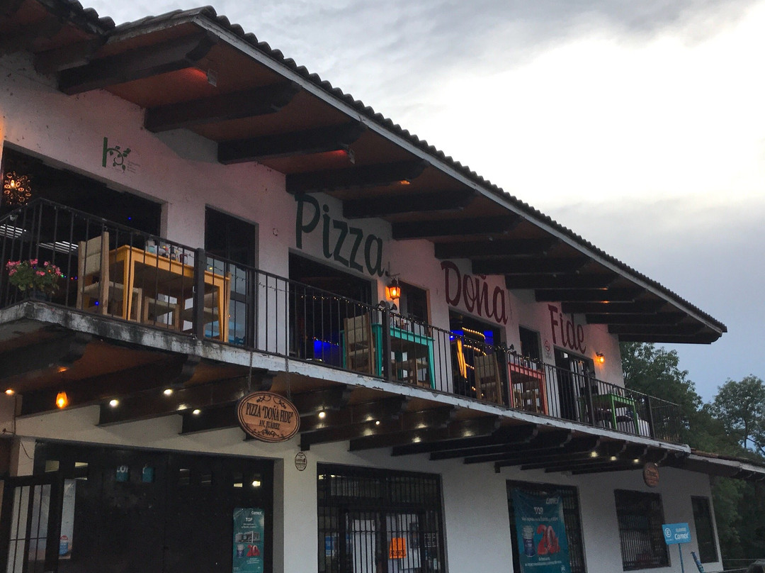 El Arco餐馆和美食-Pizza Dona Fide