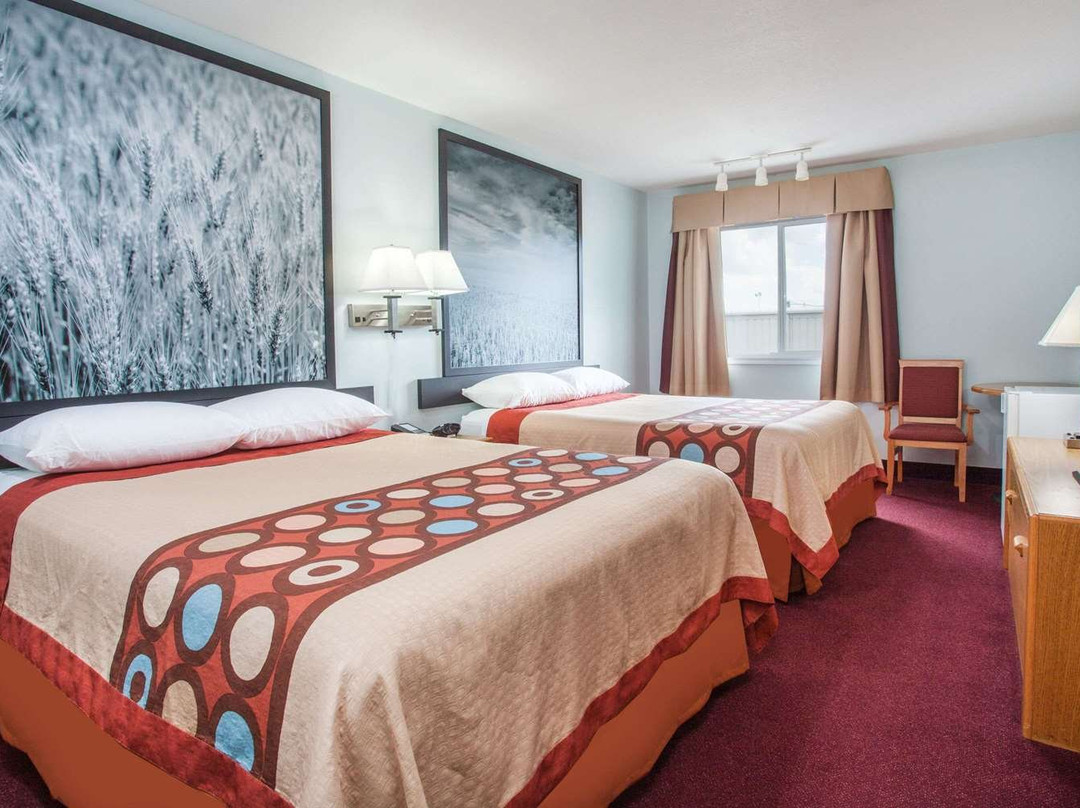 Super 8 by Wyndham Kindersley主图