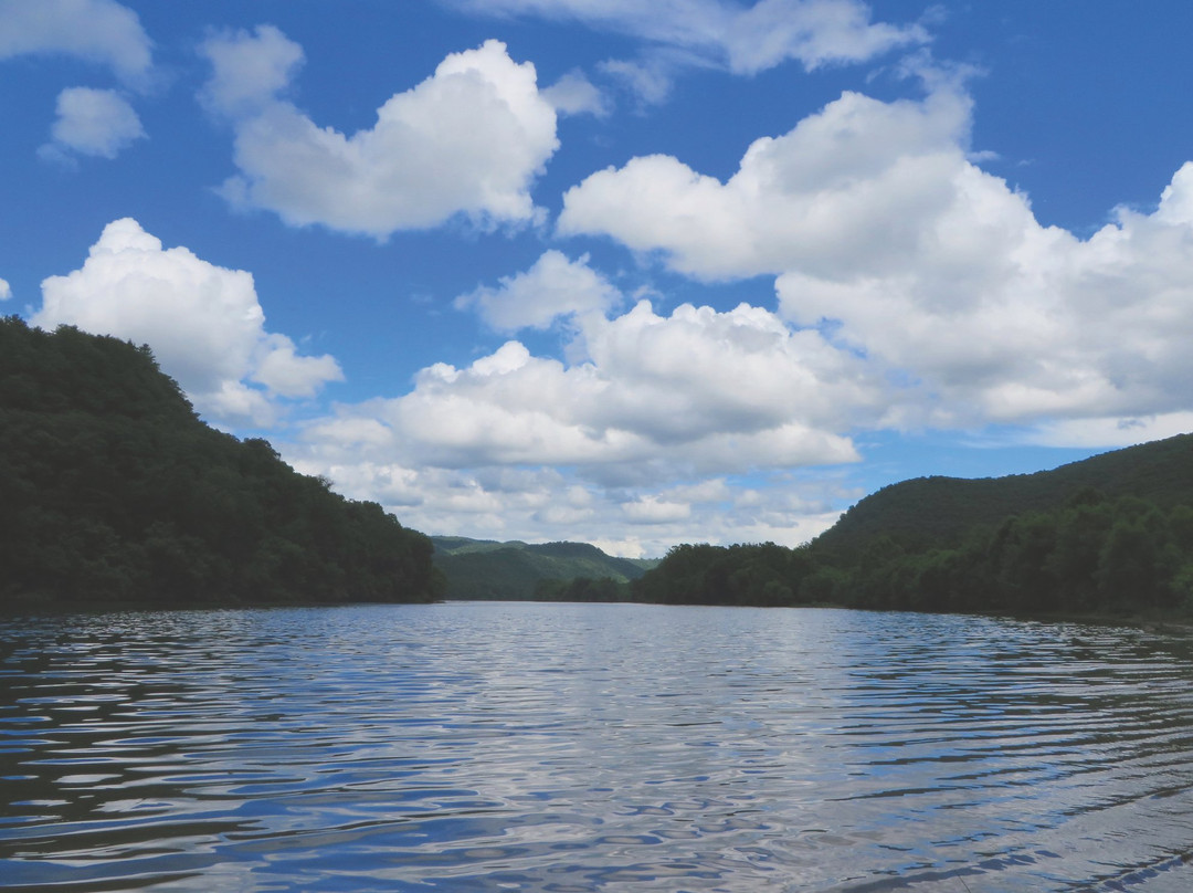 Explore Summers County-Hinton必去景点