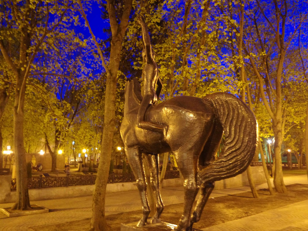 Sculpture a Boy on a Horse景点图片
