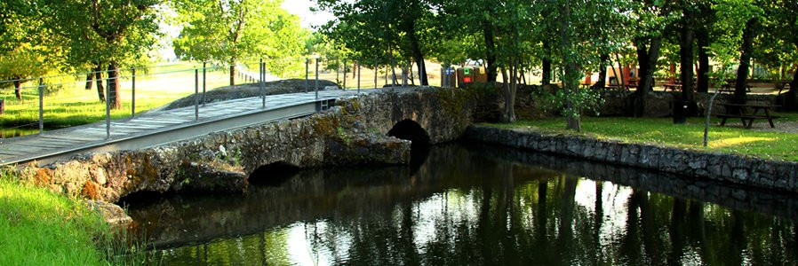 Ponte Antiga de Pedra sobre a Ribeira da Venda景点图片