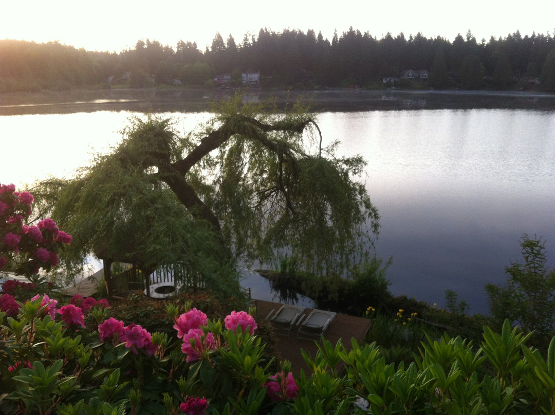 Cottage Lake Bed and Breakfast主图