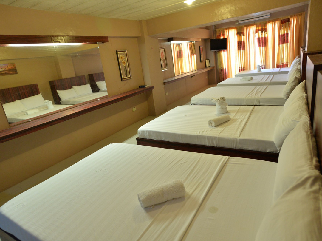 Calaguas Gateway Hotel主图