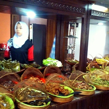 Kondangsari餐馆和美食-RM Roso Echo