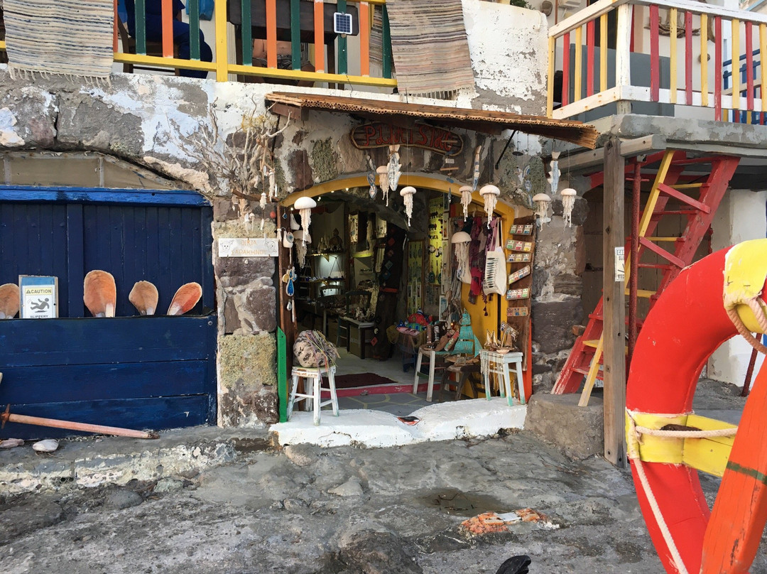 Pliatsiko-米洛斯岛必去景点