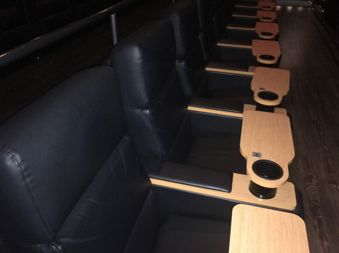 Regal Oakwood-好莱坞必去景点