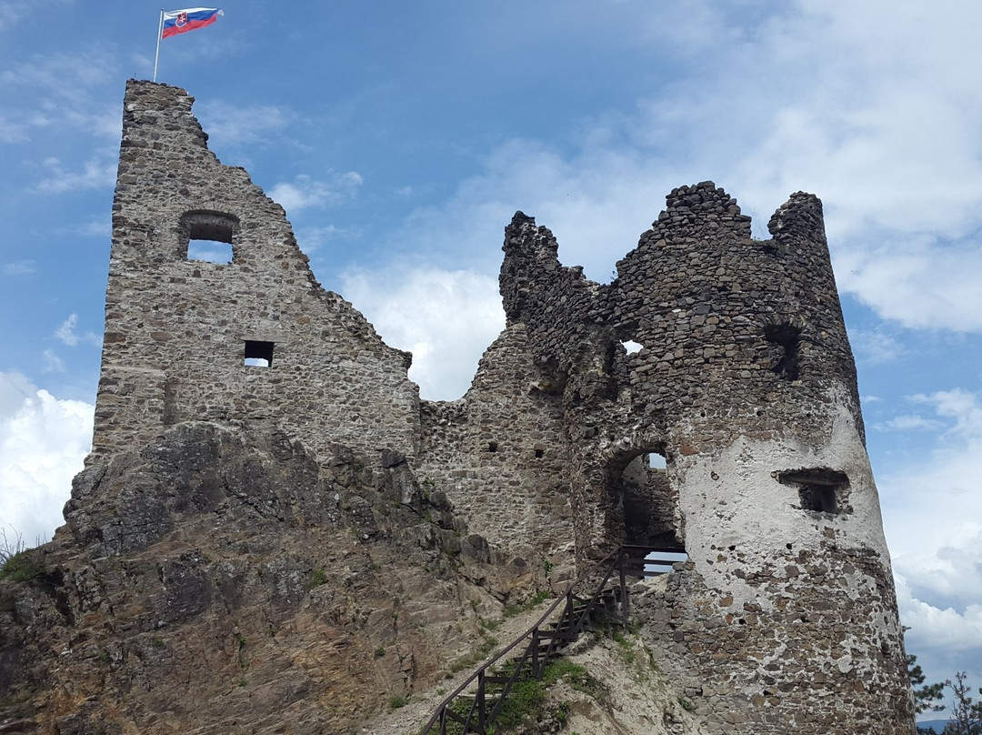 Revište Castle ruins景点图片