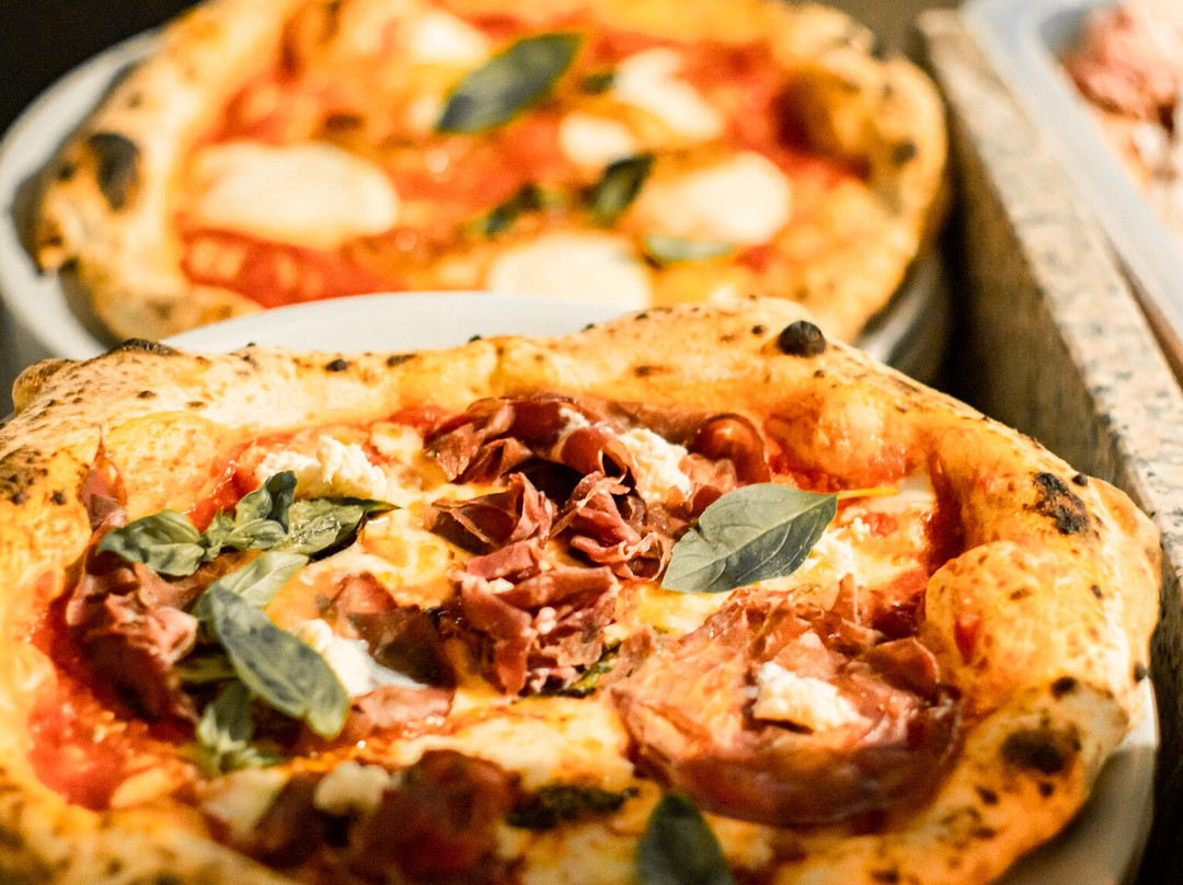 Radovljica餐馆和美食-Baffi House Of Pizza