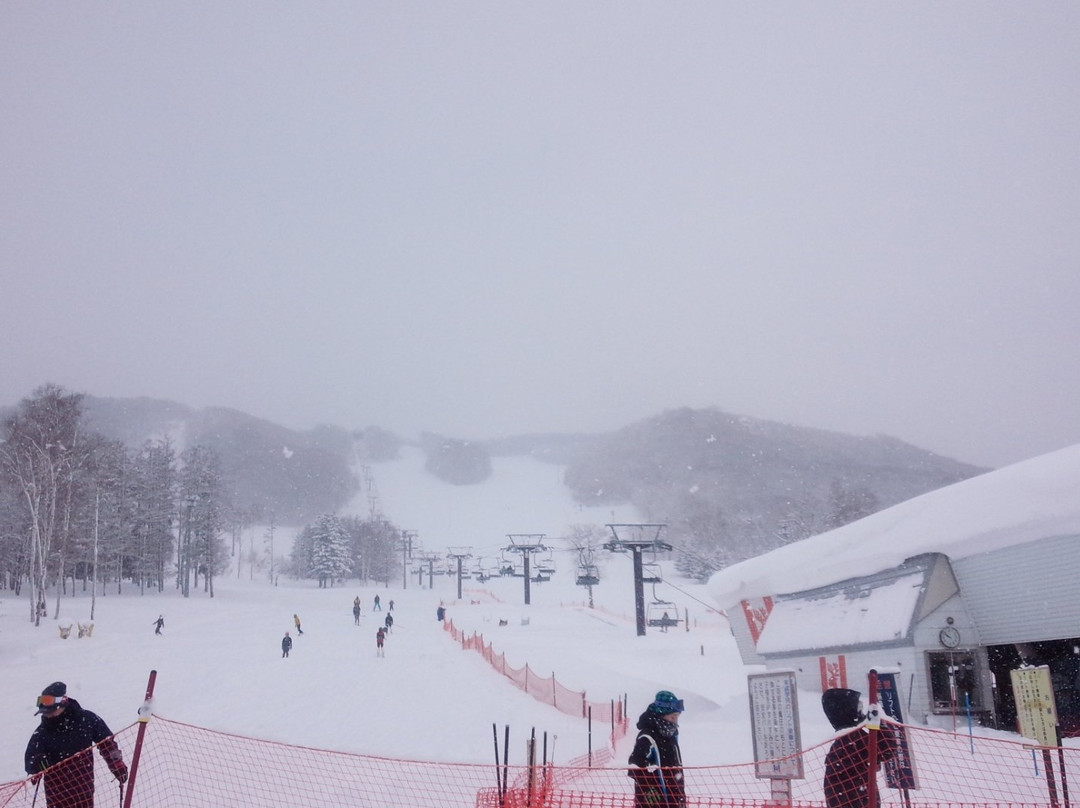 Canmore Ski Village-东川町必去景点