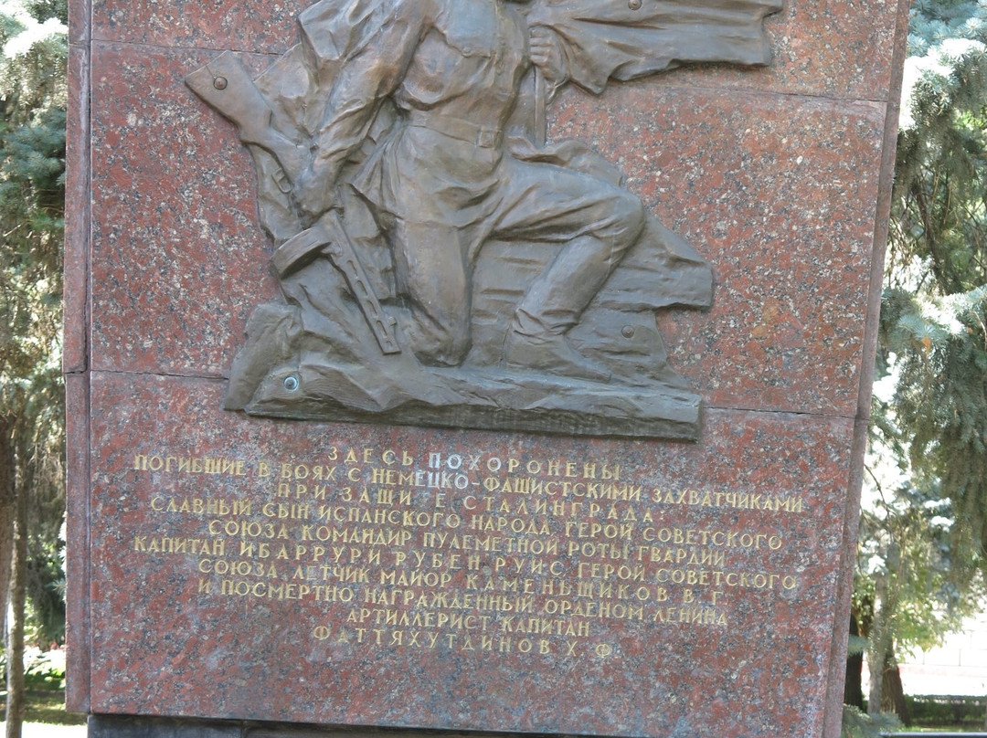 Poplar on the Square of Fallen Fighters-伏尔加格勒必去景点