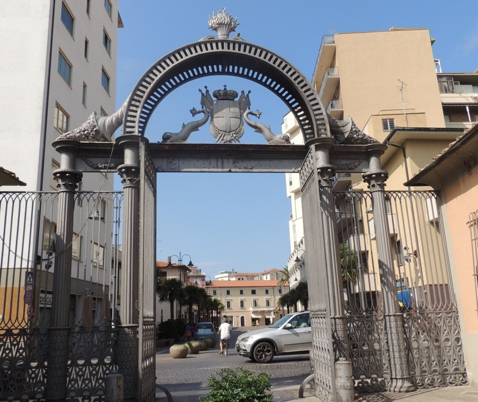 Cast Iron Gate, Ex-Ilva, Follonica景点图片