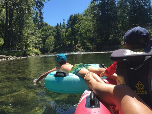 Cowichan River Tubing - The Tube Shack景点图片