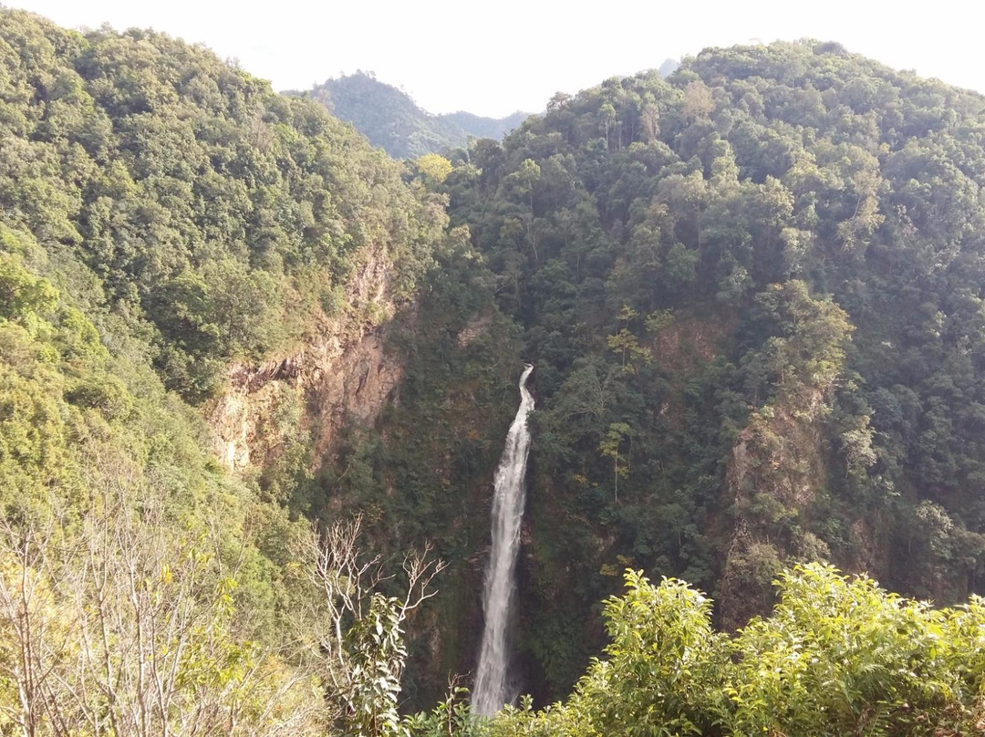 Mae Surin Waterfall景点图片