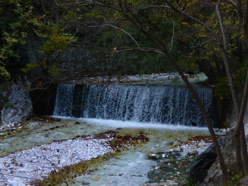 Waterfalls in Loutraki Aridaias景点图片