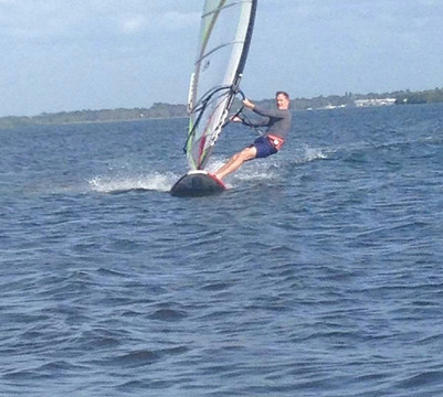 North Beach Windsurfing-圣彼得海滩必去景点