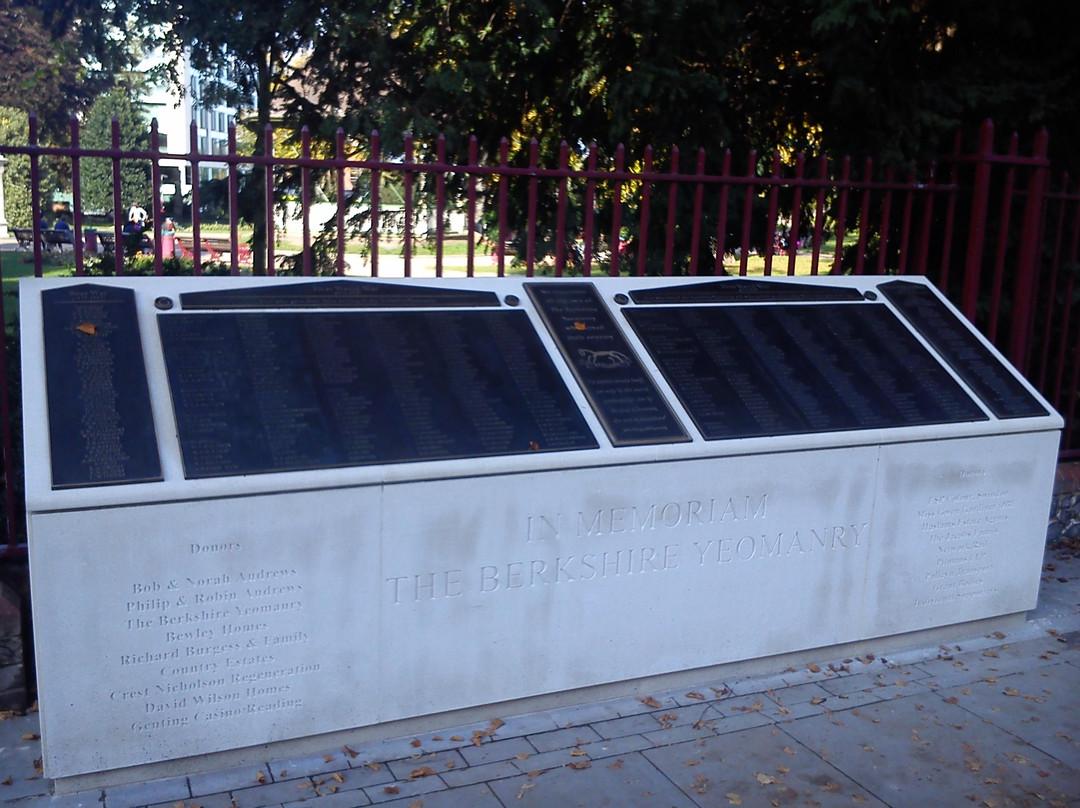 The Berkshire Yeomanry and Trooper Potts Memorial景点图片