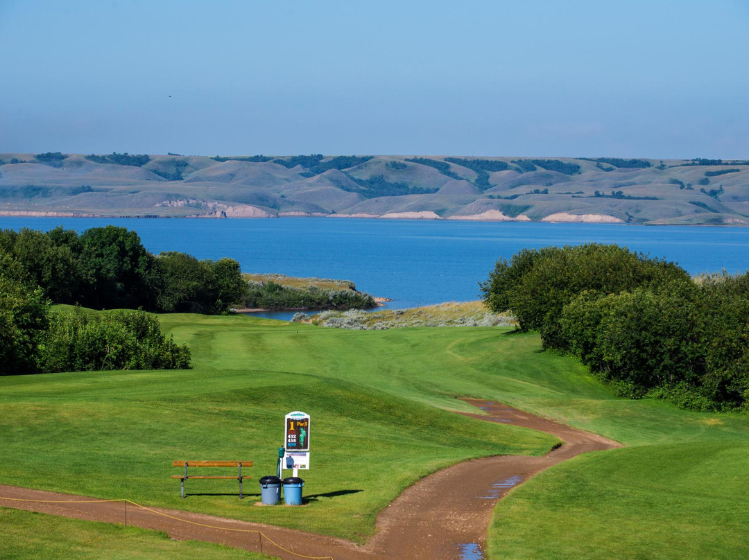 Lake Diefenbaker Tourism-Outlook必去景点
