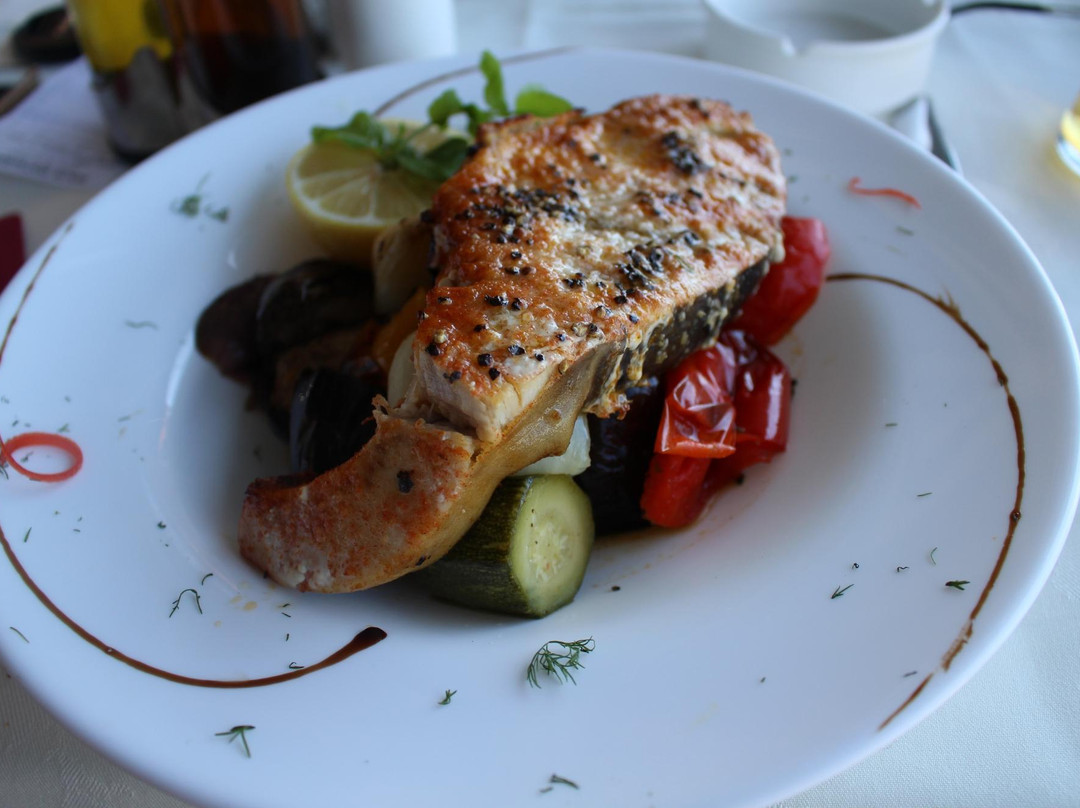 Latchi餐馆和美食-Molos Restaurant