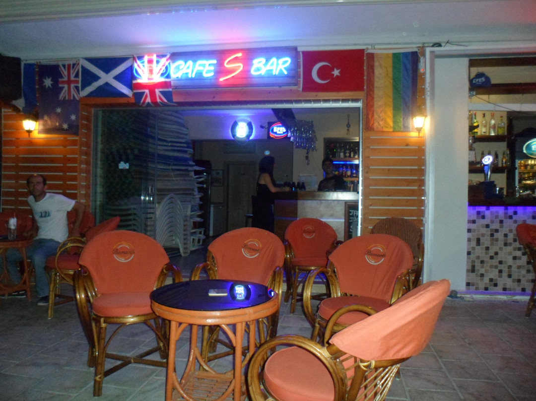 Cafe S Bar