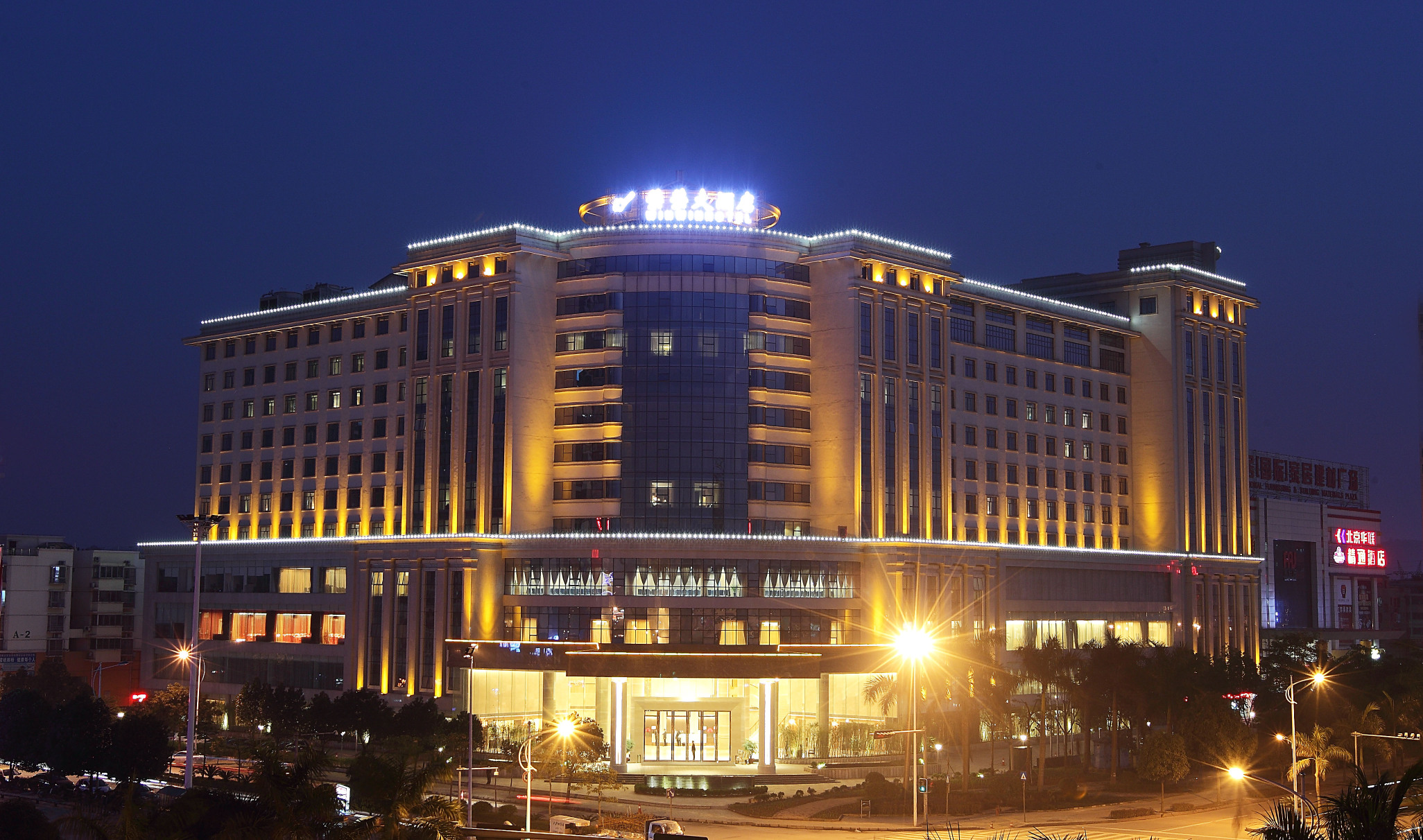 荣荣大酒店-官方