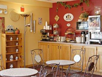 Derby Four Seasons Inn and Suites主图