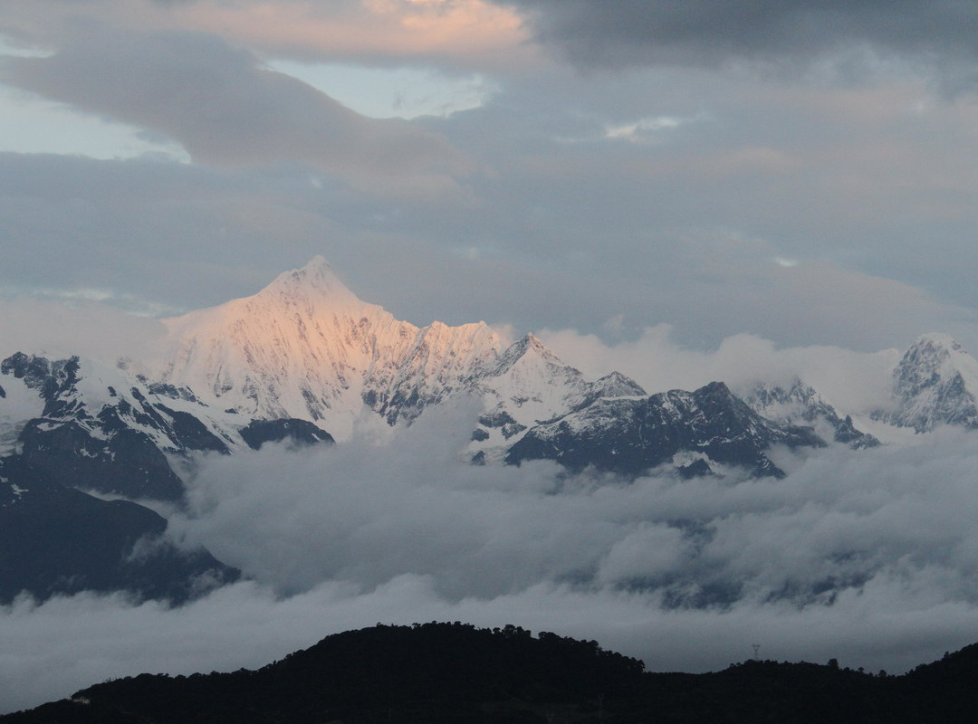 德钦季候鸟雪山旅馆主图
