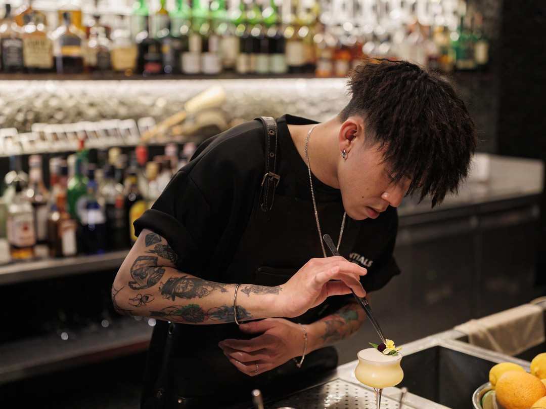 On The Rocks Cocktail Bar