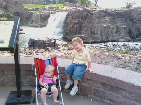 瀑布公园-苏福尔斯必去景点