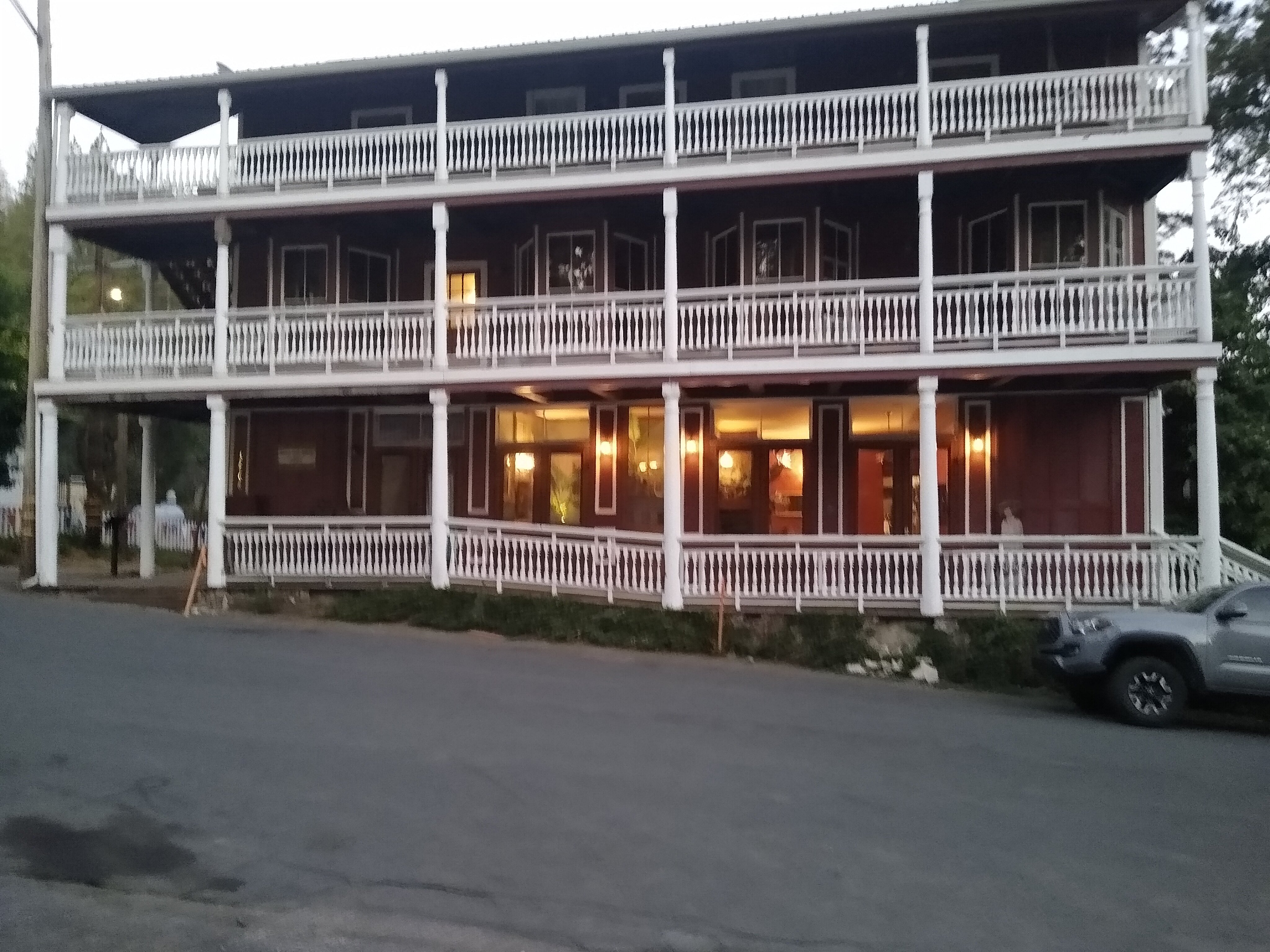 Dutch Flat Hotel-官方