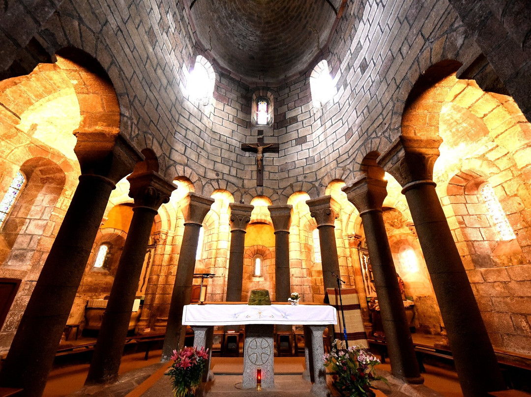 Eglise Saint-Pierre et Saint-Michel à Saint-Urcize-Saint-Urcize必去景点