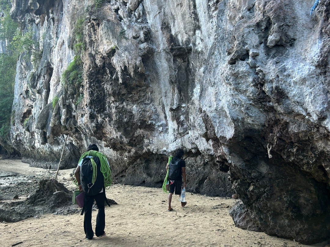 莱利海滩攀岩之旅景点图片